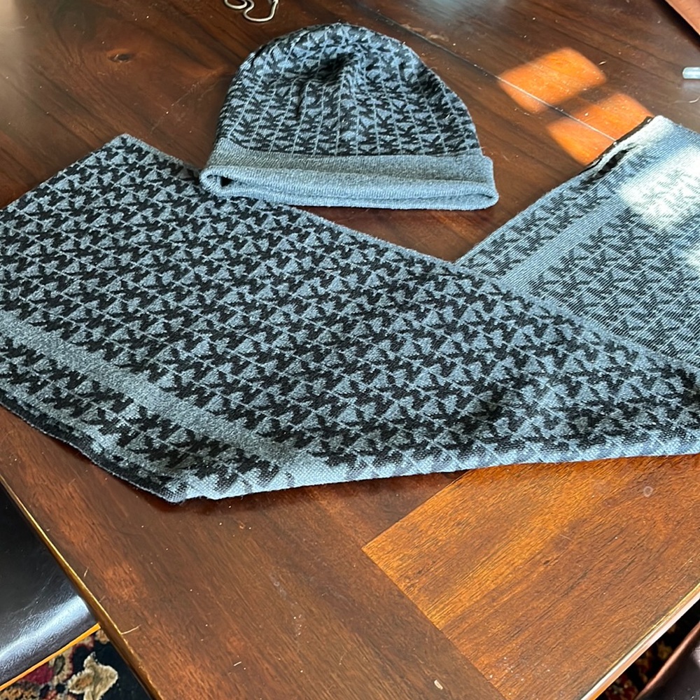 NWOT Michael Kors hat and scarf set